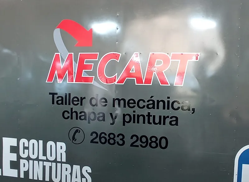 Cartel interior de Mecart: taller de mecánica, chapa y pintura